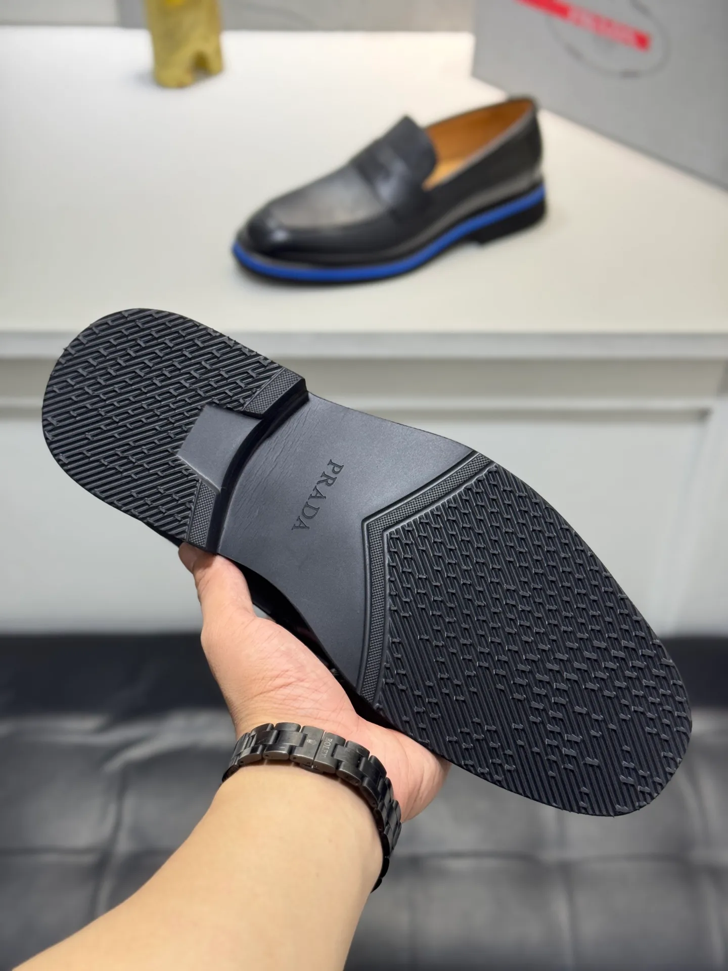 Men's shoes 💰520 💰 PRADA*——◾ Prada~Thick-soled men's shoes, original single-level perfect boutique, brogue style men's formal casual leather shoes, luxurious materials, imported cowhide, with water-dyed cowhide lining, 4.5cm increased PU foam lightweight outsole, perfectly restore the original classic, purchase the original 1:1 accurate replica, welcome all comparisons 🆚, the design is full of modernity, versatile and fashionable urban men! Size: 39-44 (38.45.46.47 customized)